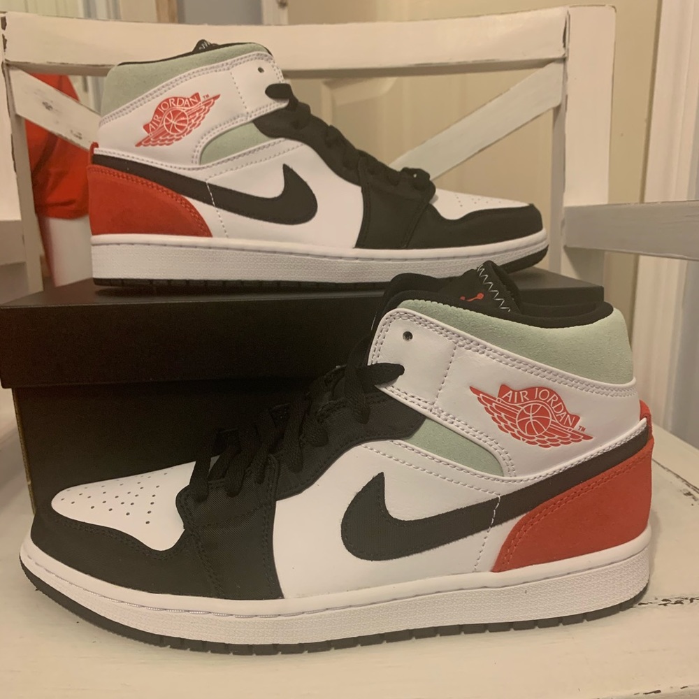 Air Jordan 1 Mid se
